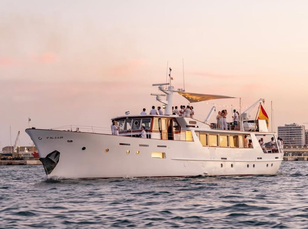 Boda en barco en Mallorca organizada por Duo Estudi